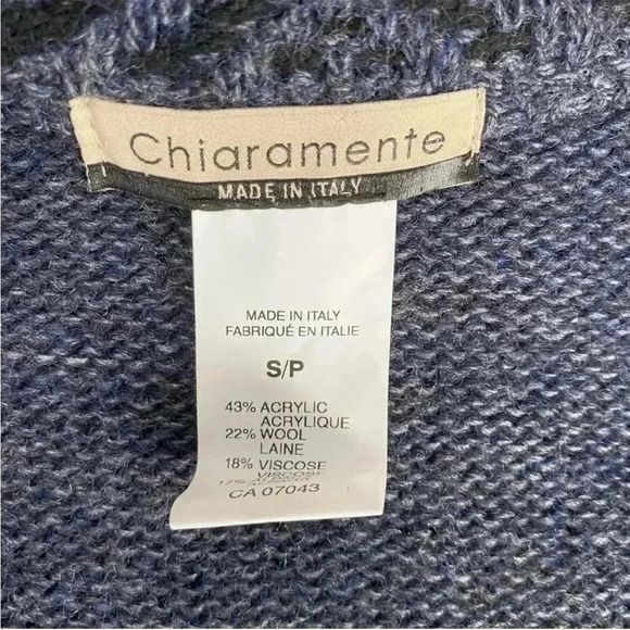 ❤️2/$50❤️[L] Chiaramente Wool Blend Gray Shrugs with buckled closure around Neck - Picture 7 of 8